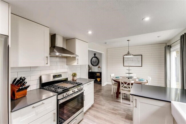kitchen view 2 - 10505 Salt Block Cir
