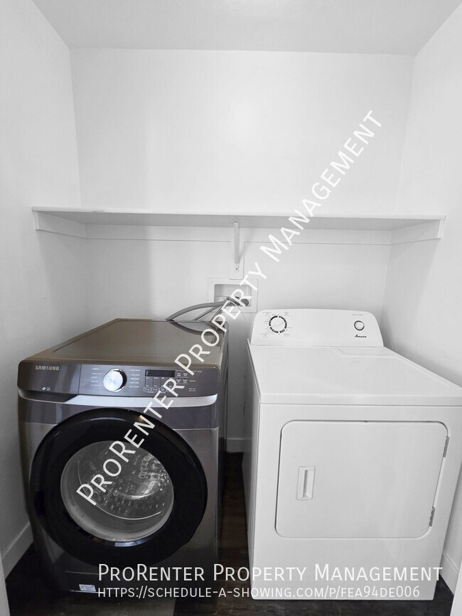 Building Photo - 15171 Gallant Dr