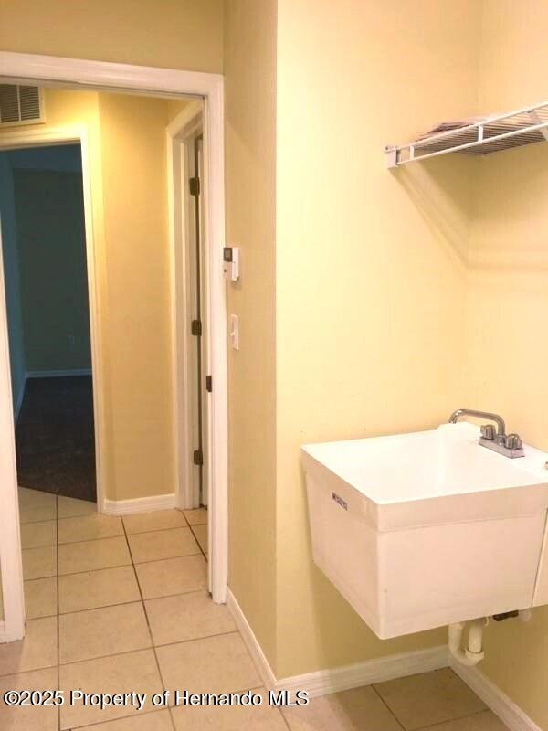 Building Photo - 9287 Spring Hill Dr