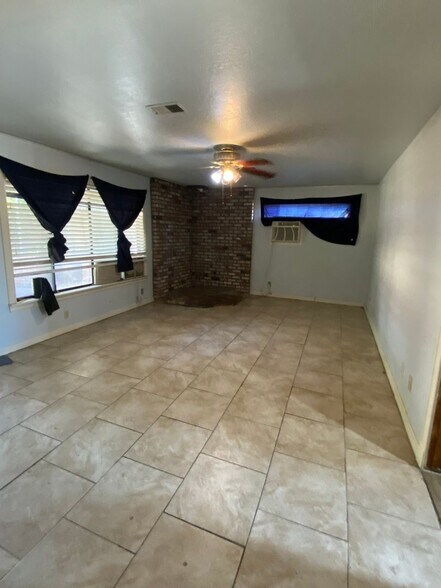 Building Photo - 1857 Crestwood Cir