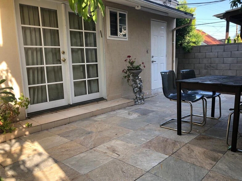 Primary Photo - 200 S Palm Dr