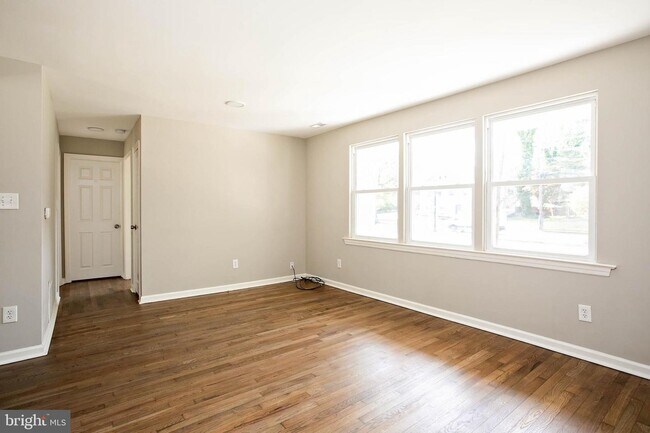 Building Photo - 212 E Cuthbert Blvd