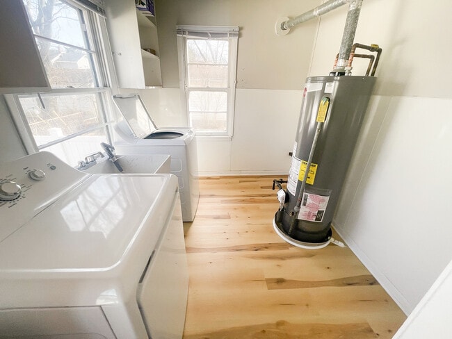 Building Photo - 705 State St