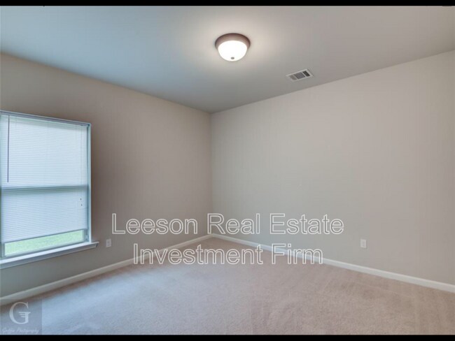 Building Photo - 652 Riverscape Dr