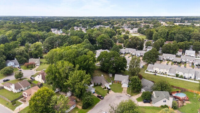 Building Photo - 609 Maxwood Ct