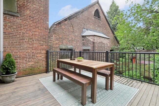 Building Photo - 254 4th St