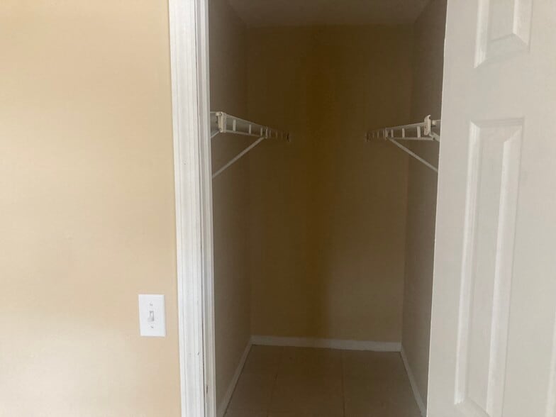 Building Photo - 528 Grapefruit Ave