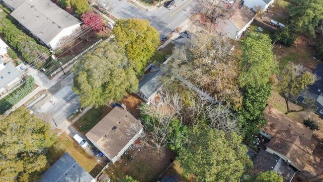 Building Photo - 1325 W Little Creek Rd