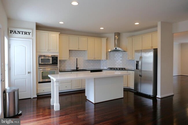 Building Photo - 25152 Sweet Myrtle Square