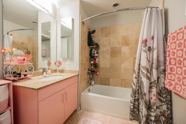 Building Photo - Arts District- Downtown Las Vegas~Luxury furnished condo now available!