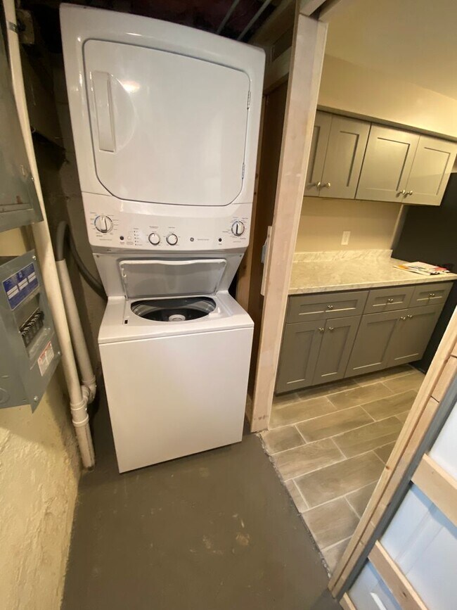 Building Photo - 426 E 15th Ave