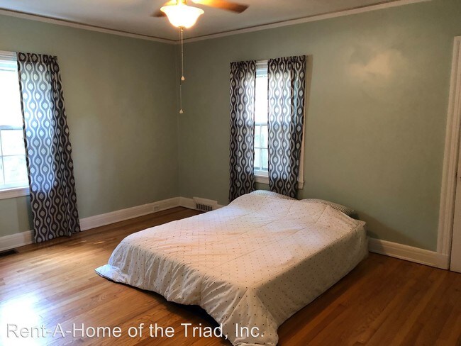 Building Photo - 4 br, 1.5 bath House - 413 S Chapman Street