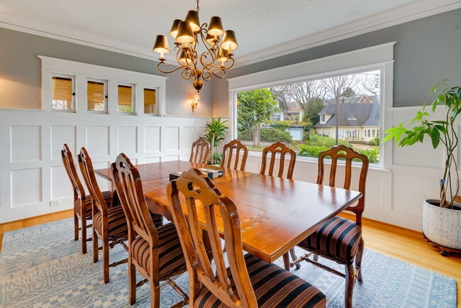 Building Photo - 3321 NE Peerless Pl