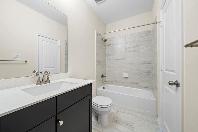 Building Photo - 9806 Oakwood Trl