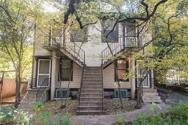 Building Photo - 1403 Drake Ave