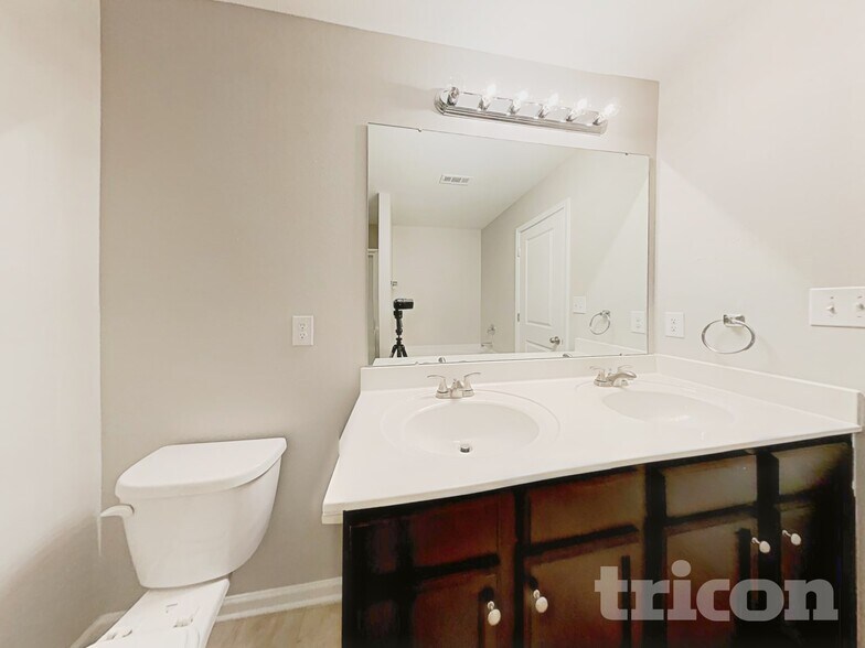 Building Photo - 6931 Savanna Springs Dr