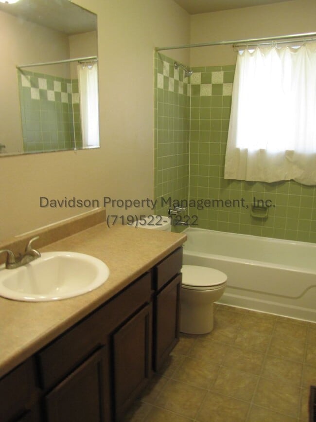 Building Photo - Charming 4-Bedroom House in Northeast Colo...