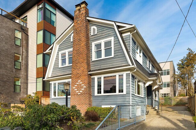 Building Photo - 1005 E Roy St