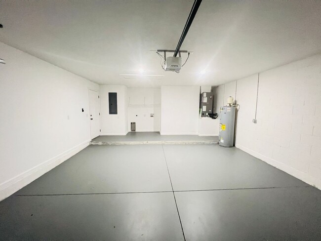 Building Photo - GORGEOUS 4 Bedroom/ 2 Bathroom in Palm Bay!!