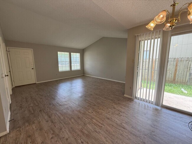 Building Photo - 510 Willowbend Cove