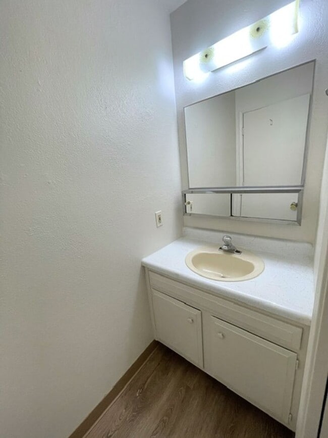 Building Photo - 3909 Malaspina Cir