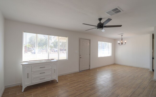 Building Photo - Newly remodeled 4 Bedroom in Casa Grande