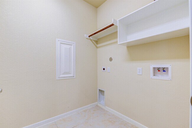 Building Photo - 10 Pine Needle Pl