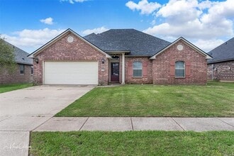 Building Photo - 2330 Tallgrass Cir