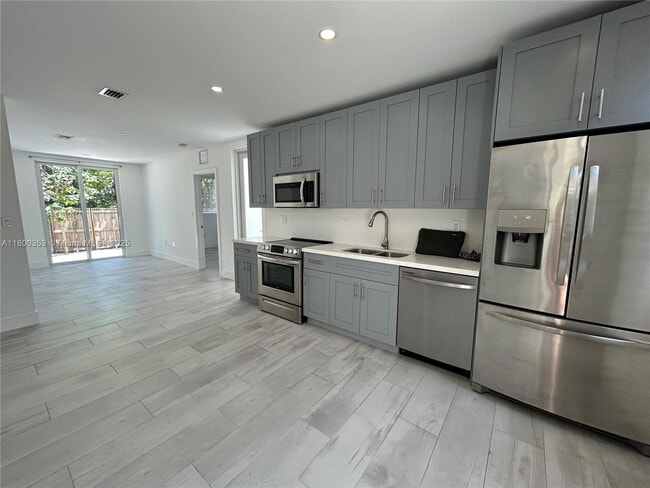 Building Photo - 3823 Thomas Ave