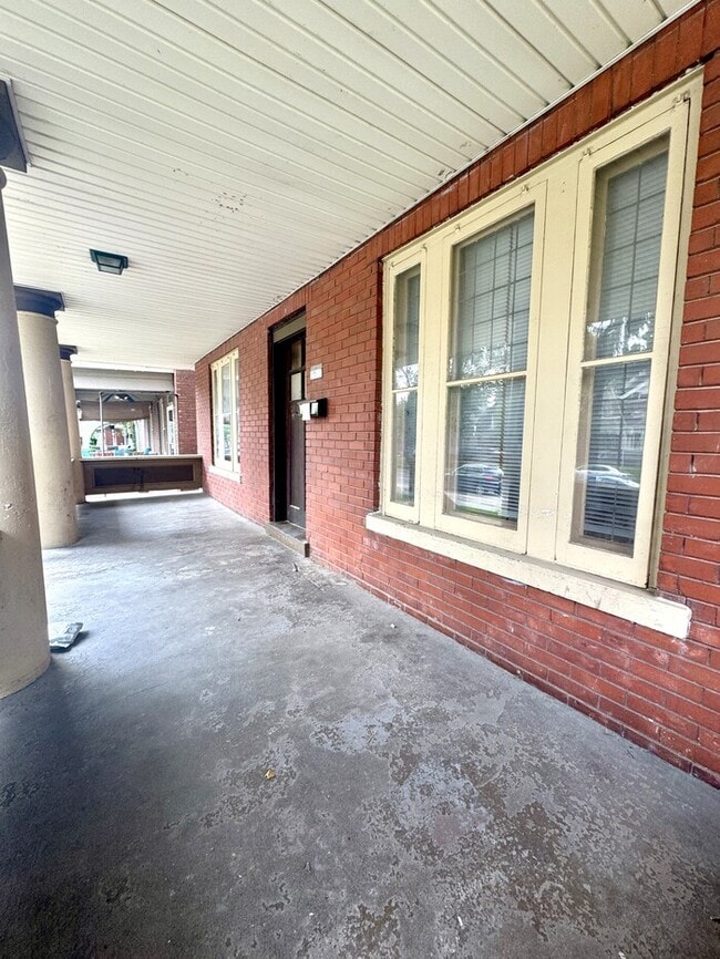 Building Photo - 6 Bedroom on Campus