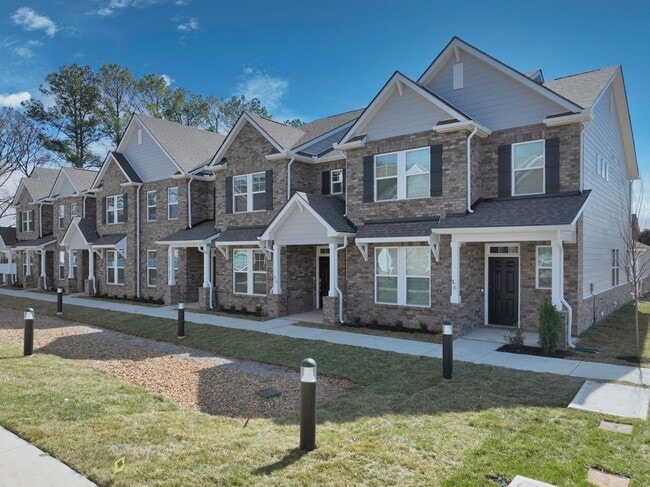 Building Photo - FREE TV!!