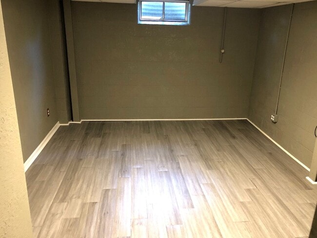 Building Photo - Move-In Ready!! 4 Bed, 2 Bath - LAWN CARE ...
