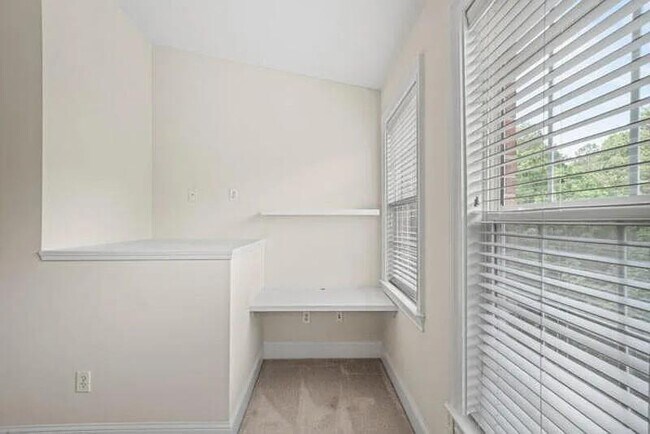 Building Photo - 3741 Ashford Creek Ave NE