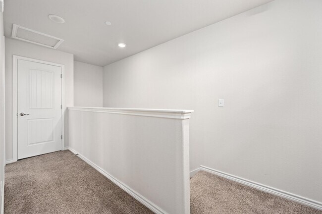 Building Photo - 205 Birch Oak Ln