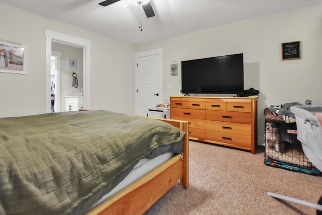 Building Photo - Pet Friendly Three Bedroom on Acre!