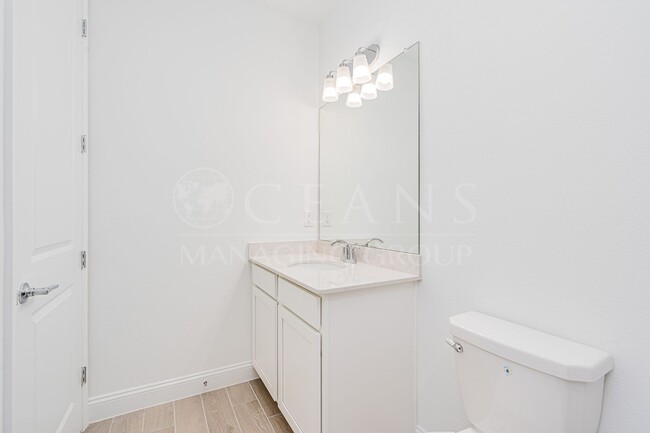 Building Photo - NEWER 4 Bedroom 3 Bath Home in Halifax Pla...