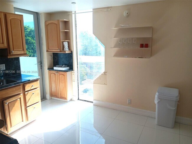 Building Photo - 3703 NE 166th St