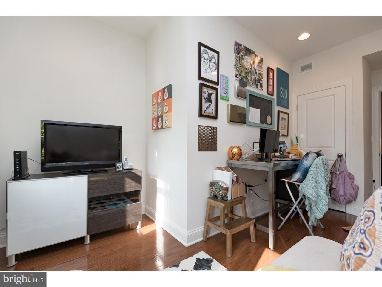 Building Photo - 1253 N Mascher St