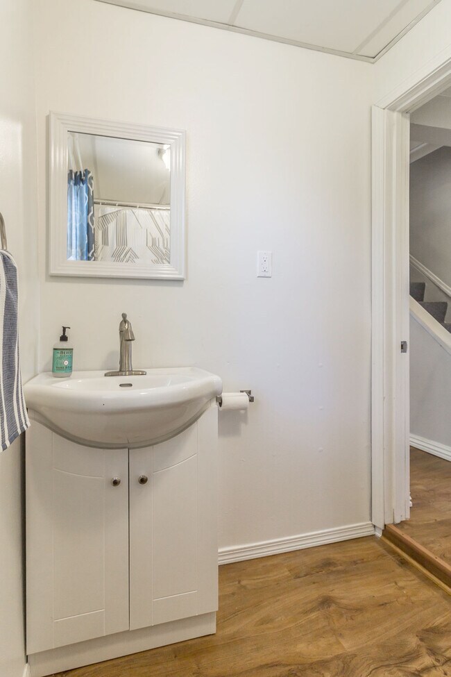 Building Photo - 1324 W Sioux St