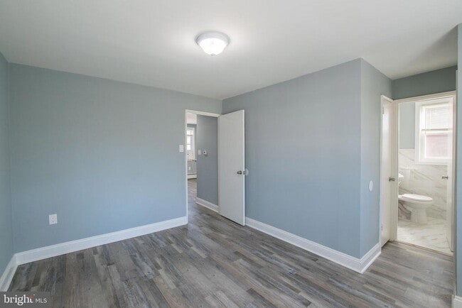 Building Photo - 5905 Houghton St