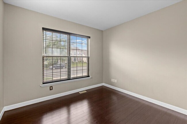 Building Photo - 49 Equestrian Dr
