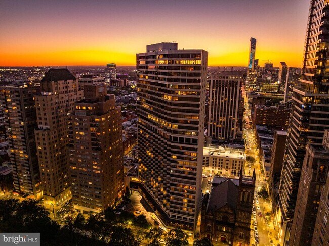 Building Photo - 210 W Rittenhouse Square