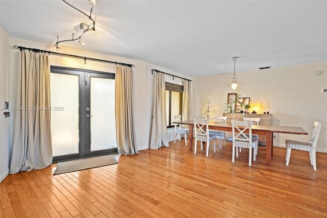 Building Photo - 410 Sailboat Cir