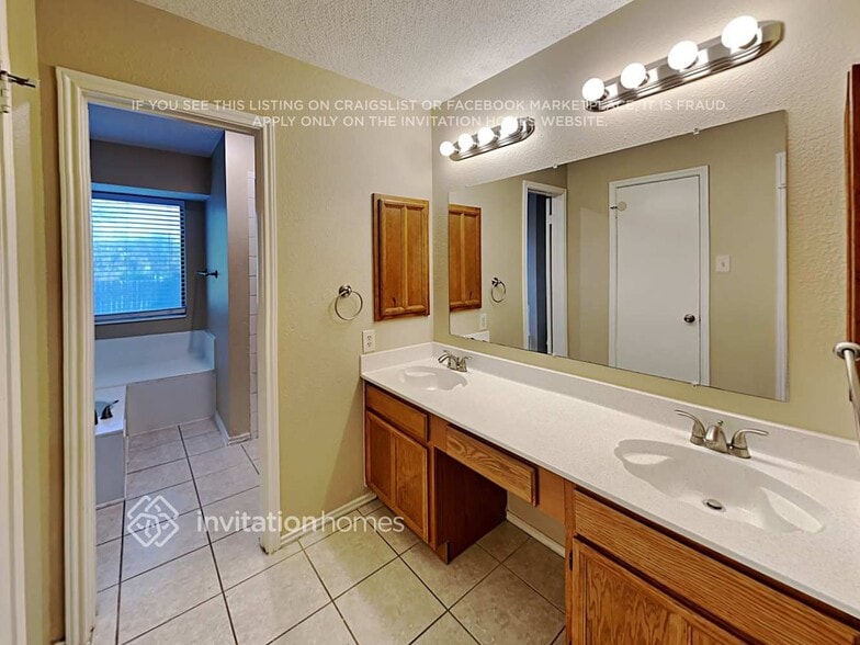 Building Photo - 4364 Bentley Dr