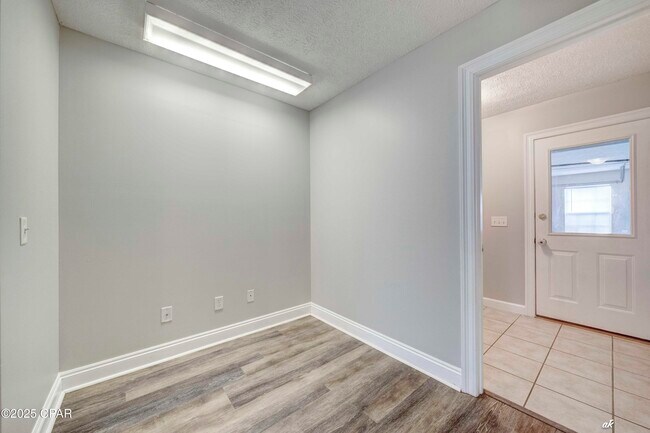 Building Photo - 415 Hidden Island Dr