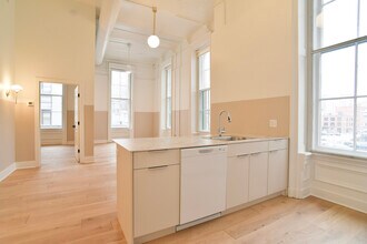 Building Photo - City Hall