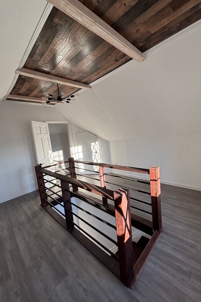 Building Photo - 2 Hasbrouck Ave