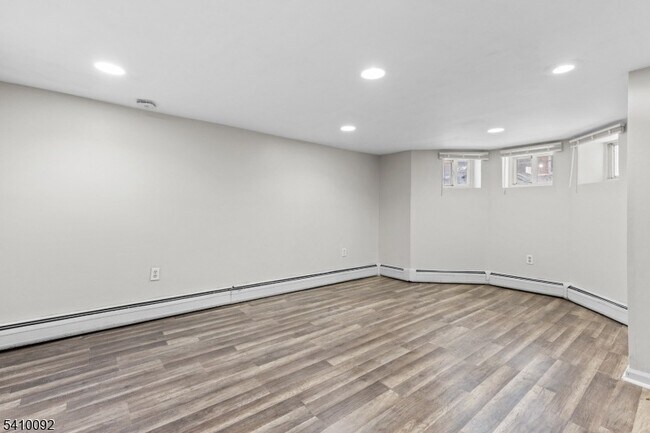 Building Photo - 336 Madison Ave