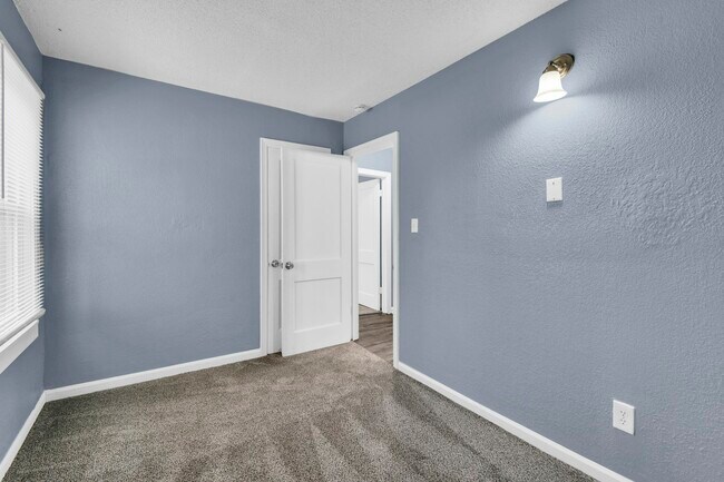 Building Photo - 3414 Elmwood Ave