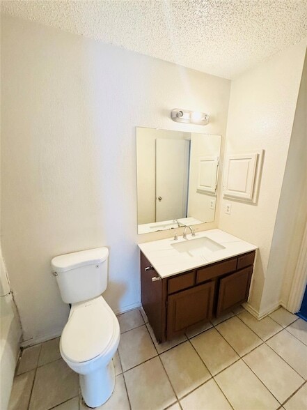 Building Photo - 1318 Bluffview Dr